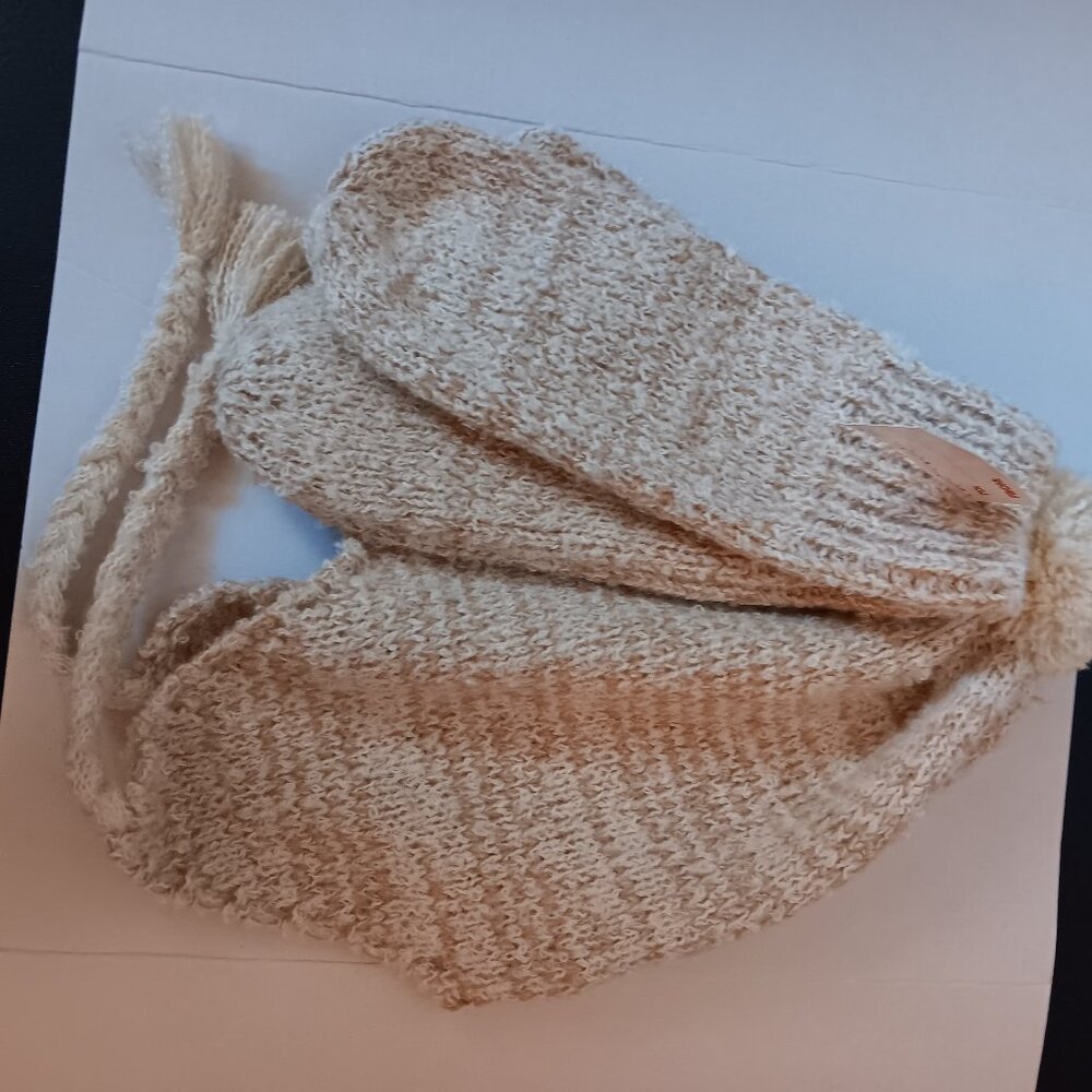 WOMEN'S TAN HAT AND MITTENS SET NWOT
